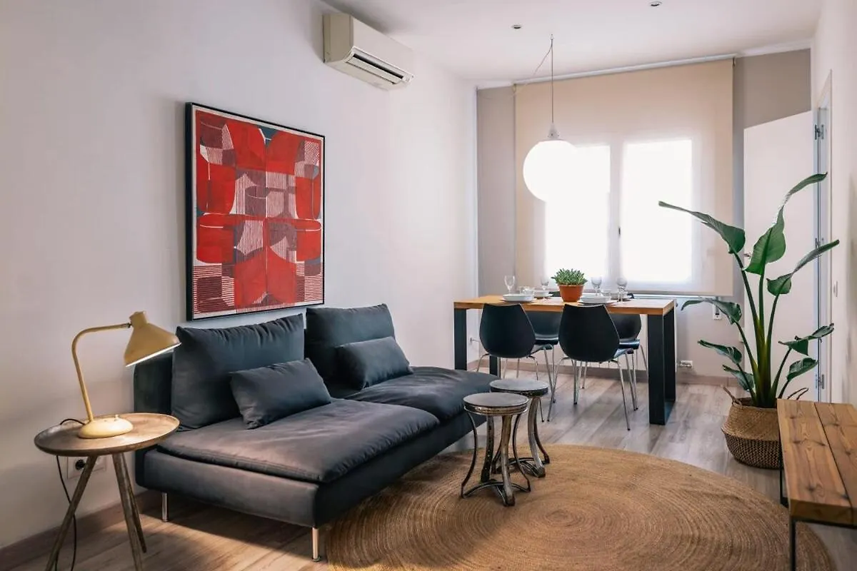 Comfortable 3-Bedroom Next To Sagrada Familia Barcelona